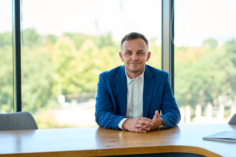 Proč společnosti potřebují agenty s umělou inteligencí propojené s interními procesy
